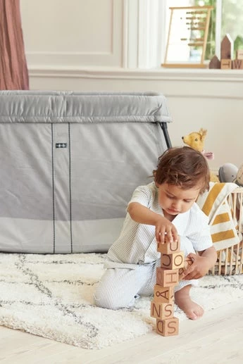 BabyBjörn Travel Cot Light 5 BabyBjörn Travel Cot Light - Image 3