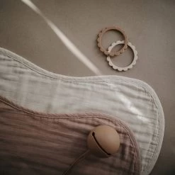 Mushie Burp Cloth -Baby Products Sale Store 7O0A0051 1466x e9bd6ba0 310e 41f0 8c07 b074b7faaa10